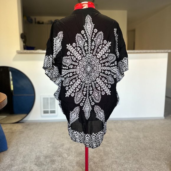 Feathers By Tolani Mandala Blouse - Picture 3 of 6